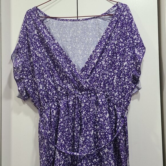 🔥3/$42 w FREE SHIPPING🔥 NWOT purple flower design romper casual v neck - Picture 2 of 4